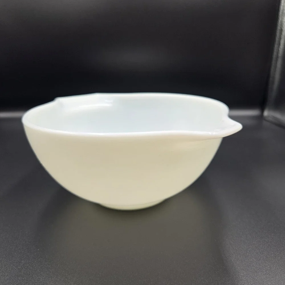 Vintage Pyrex Solid Opal‎ White Mixing Bowl 442 Cinderella 1 1/2 Quart - RARE